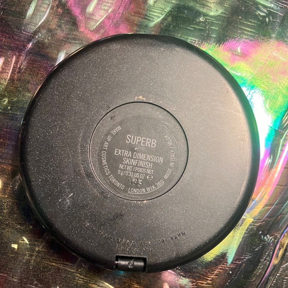 MAC Cosmetics Shimmering superb extra dimension skin finish Gold Highlighter - Picture 3 of 5
